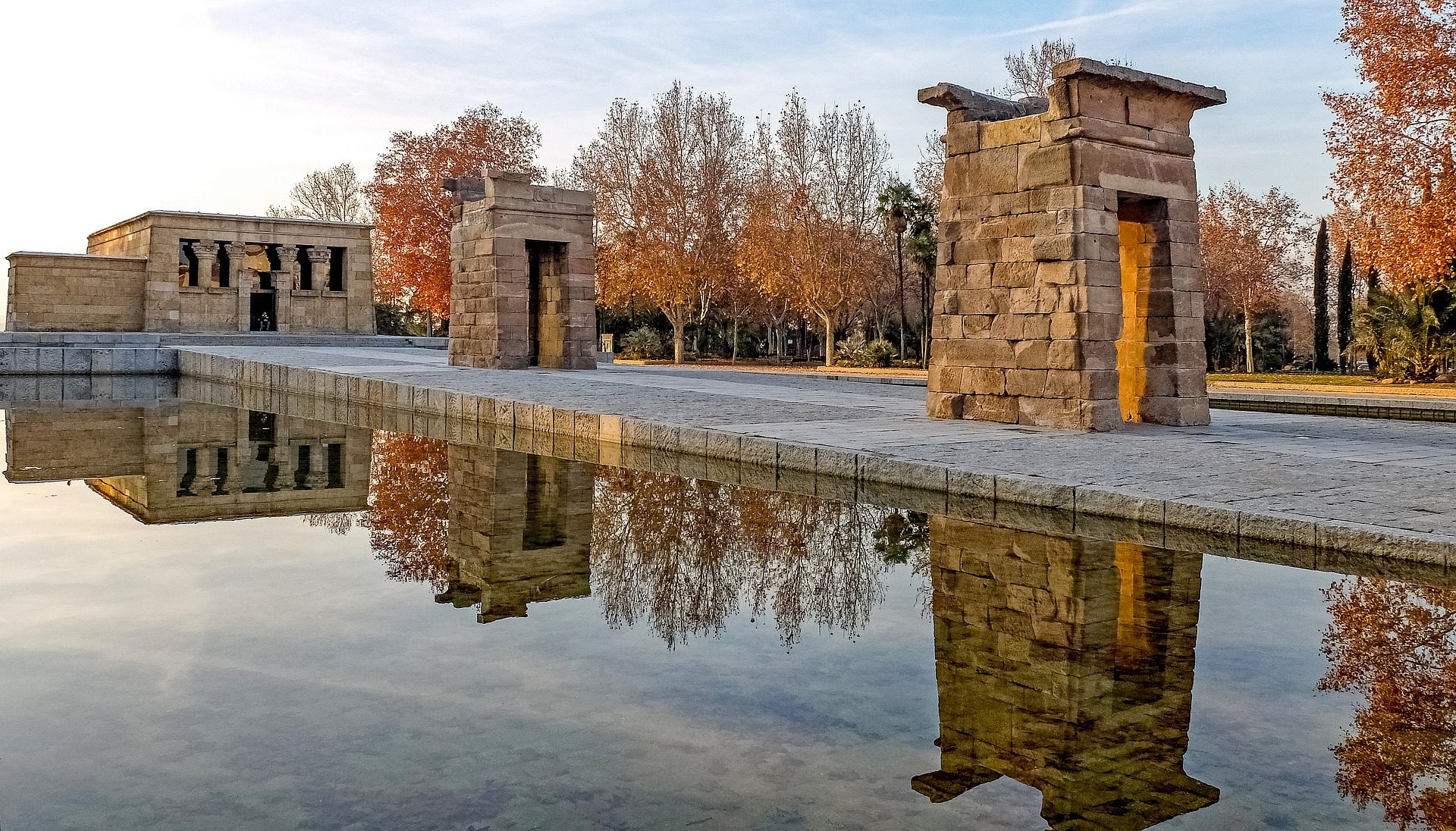 EL TEMPLO DE DEBOD